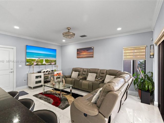 Продажа дома по адресу 3281 SW 145th Ave - фото 7463829