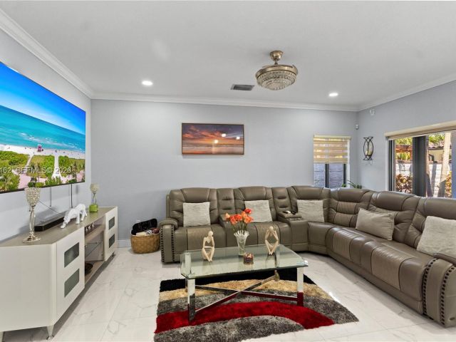 Продажа дома по адресу 3281 SW 145th Ave - фото 7463830