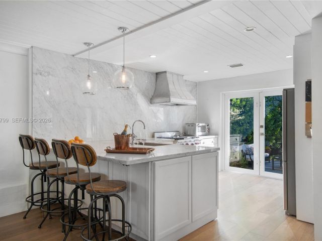 Продажа дома по адресу 463 W 62nd St - фото 7468900