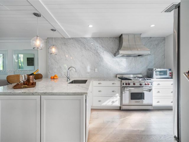 Продажа дома по адресу 463 W 62nd St - фото 7468901