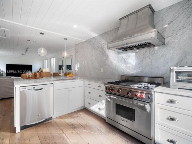 Продажа дома по адресу 463 W 62nd St - фото 7468902