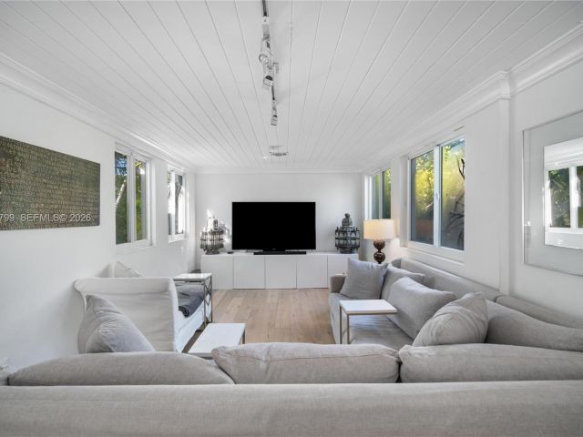 Продажа дома по адресу 463 W 62nd St - фото 7468903