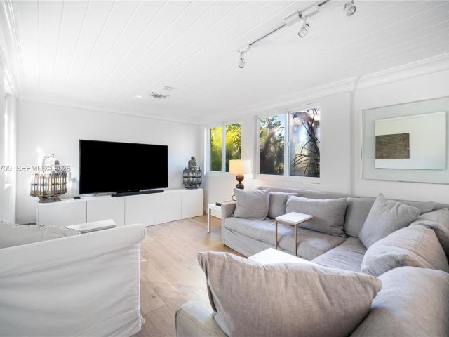 Продажа дома по адресу 463 W 62nd St - фото 7468904