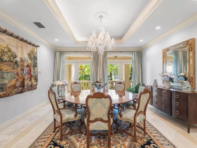 Продажа дома по адресу 8400 SW 52nd Ave - фото 9087217