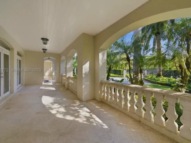 Продажа дома по адресу 8400 SW 52nd Ave - фото 9087218