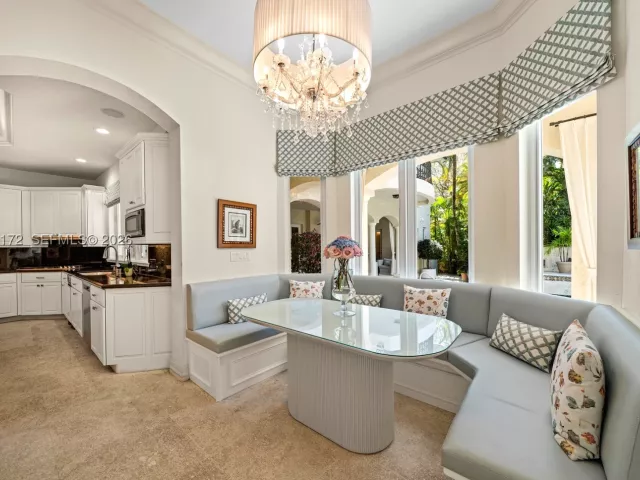 Продажа дома по адресу 8400 SW 52nd Ave - фото 9087224