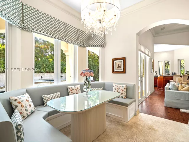 Продажа дома по адресу 8400 SW 52nd Ave - фото 9087225