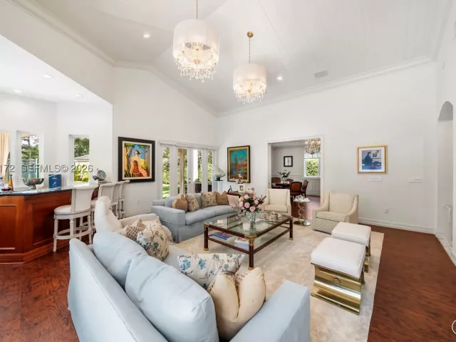 Продажа дома по адресу 8400 SW 52nd Ave - фото 9087226
