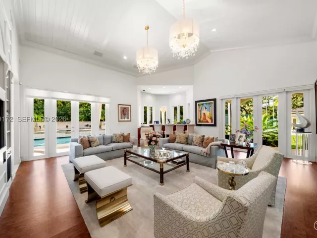 Продажа дома по адресу 8400 SW 52nd Ave - фото 9087228