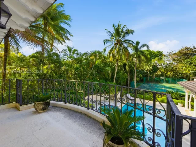 Продажа дома по адресу 8400 SW 52nd Ave - фото 9087237