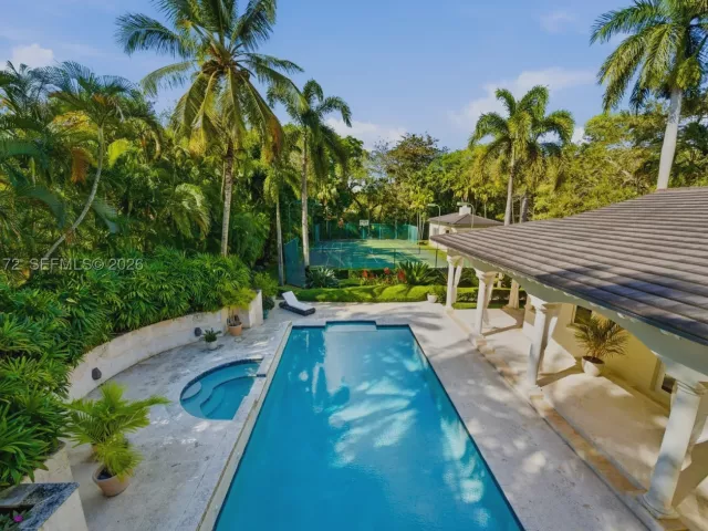 Продажа дома по адресу 8400 SW 52nd Ave - фото 9087241
