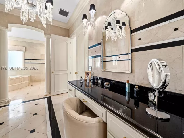 Продажа дома по адресу 8400 SW 52nd Ave - фото 9087244