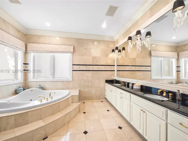 Продажа дома по адресу 8400 SW 52nd Ave - фото 9087247