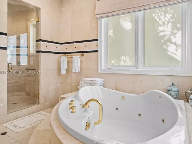 Продажа дома по адресу 8400 SW 52nd Ave - фото 9087251