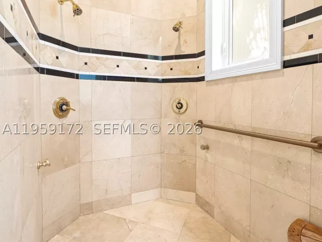 Продажа дома по адресу 8400 SW 52nd Ave - фото 9087254