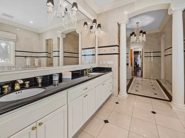 Продажа дома по адресу 8400 SW 52nd Ave - фото 9087257