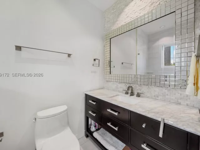 Продажа дома по адресу 8400 SW 52nd Ave - фото 9087278