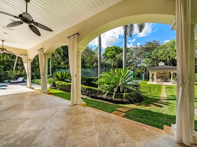 Продажа дома по адресу 8400 SW 52nd Ave - фото 9087282