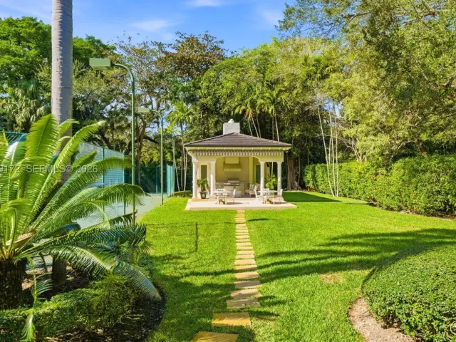 Продажа дома по адресу 8400 SW 52nd Ave - фото 9087283