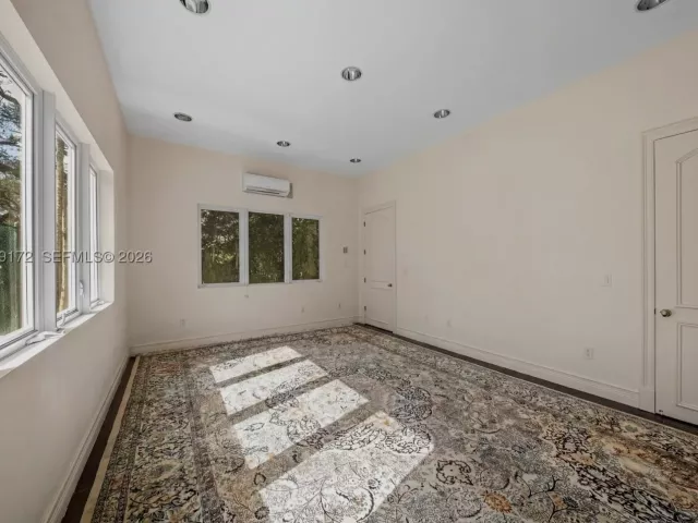 Продажа дома по адресу 8400 SW 52nd Ave - фото 9087288