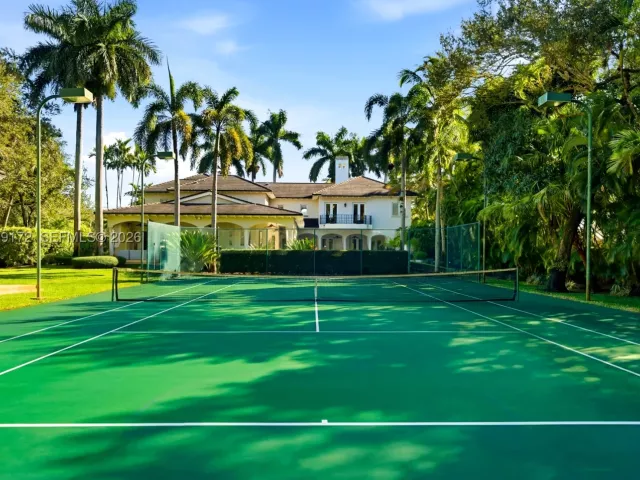 Продажа дома по адресу 8400 SW 52nd Ave - фото 9087292