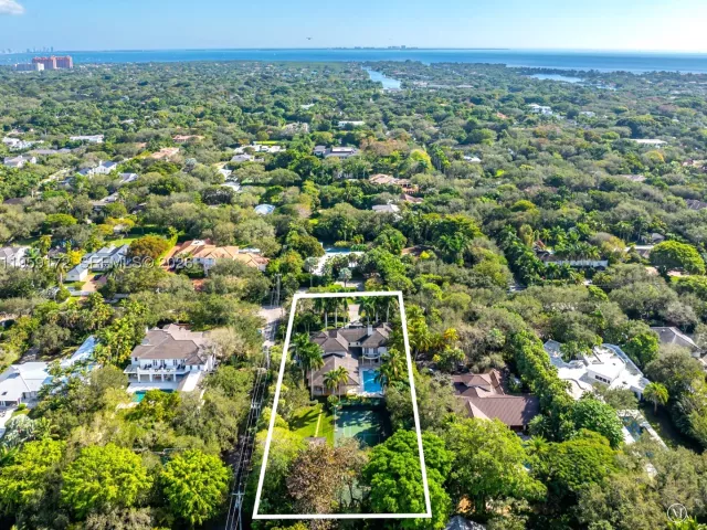 Продажа дома по адресу 8400 SW 52nd Ave - фото 9087293