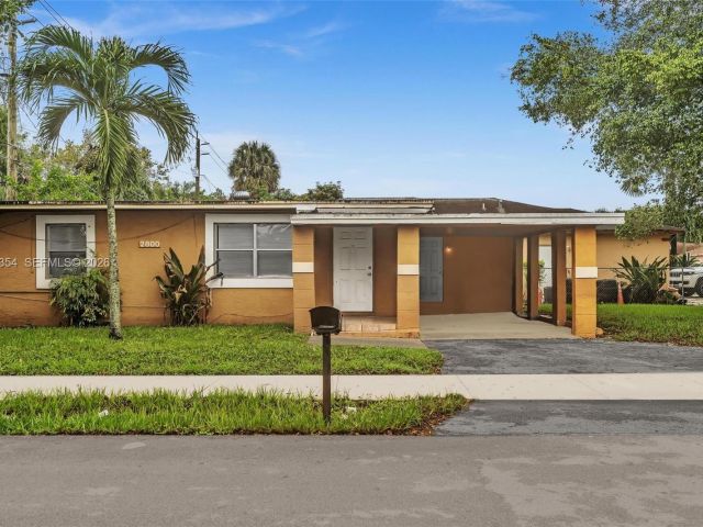 Дом в аренду по адресу 2800 NW 6th Ct - фото 7445132