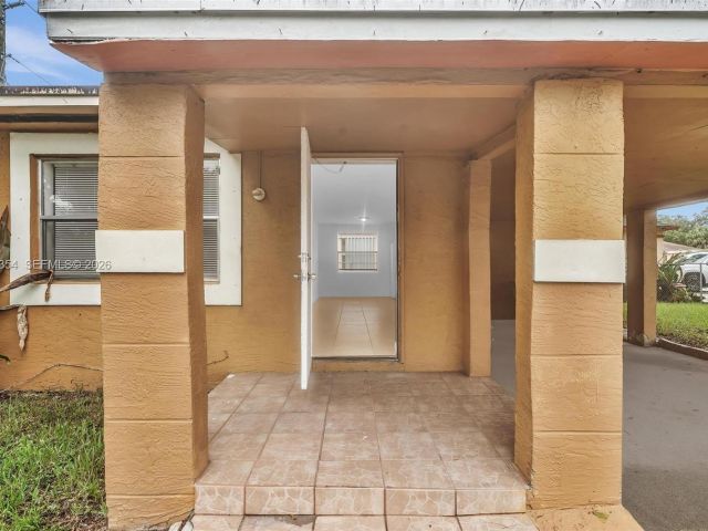 Дом в аренду по адресу 2800 NW 6th Ct - фото 7445133