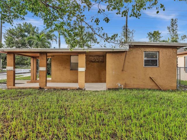 Дом в аренду по адресу 2800 NW 6th Ct - фото 7445134