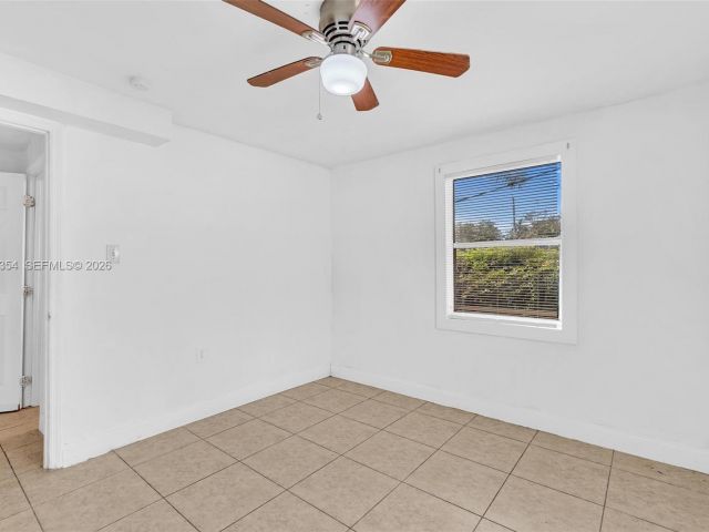 Дом в аренду по адресу 2800 NW 6th Ct - фото 7445140