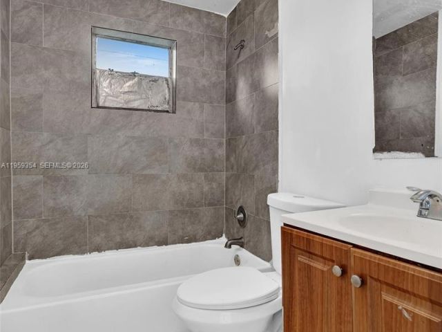 Дом в аренду по адресу 2800 NW 6th Ct - фото 7445143