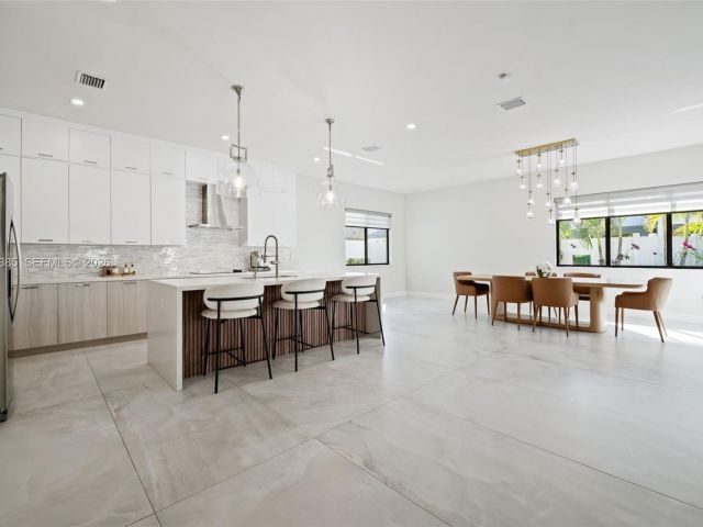 Продажа дома по адресу 8118 NW 46th Ter - фото 7427595