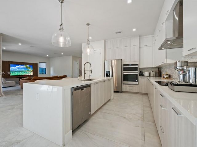 Продажа дома по адресу 8118 NW 46th Ter - фото 7427598