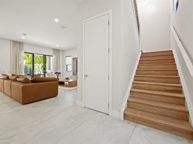 Продажа дома по адресу 8118 NW 46th Ter - фото 7427602