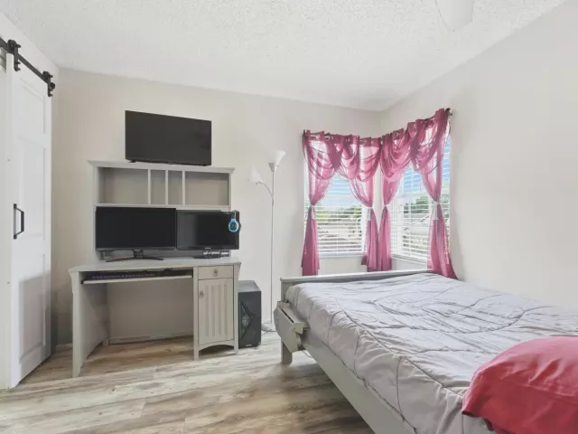 Продажа дома по адресу 2805 Foxhall Drive E - фото 8015796
