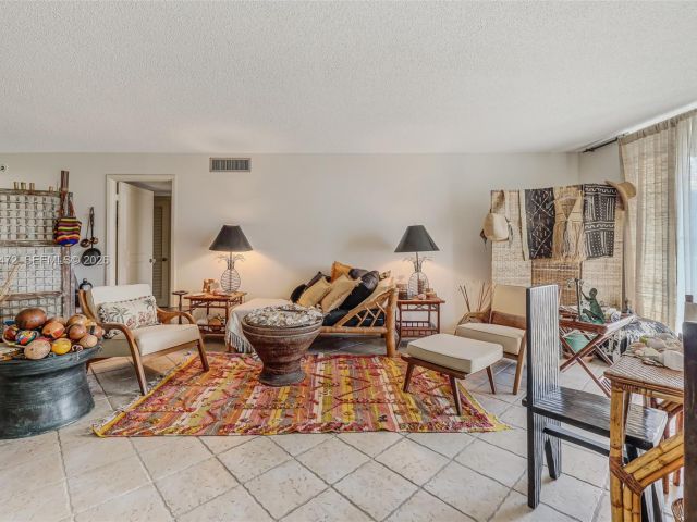 Продажа квартиры #833 - фото 7448785