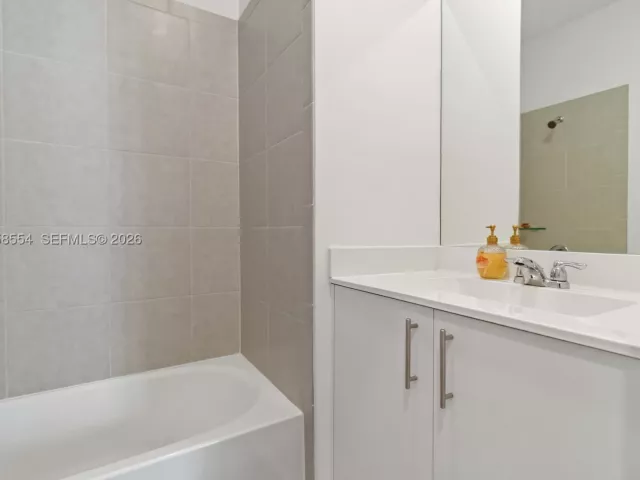 Продажа дома по адресу 760 SE 13th Ct - фото 9013398