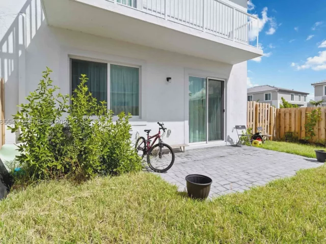 Продажа дома по адресу 760 SE 13th Ct - фото 9013410