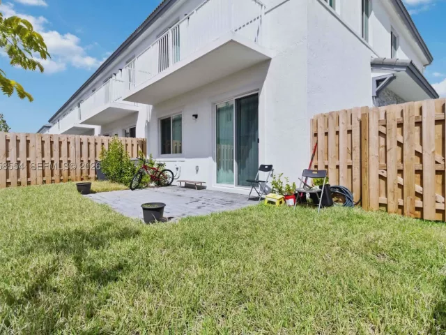 Продажа дома по адресу 760 SE 13th Ct - фото 9013412