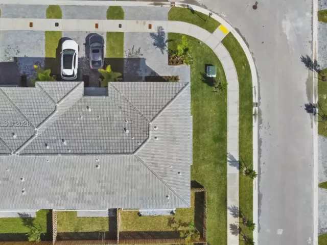 Продажа дома по адресу 760 SE 13th Ct - фото 9013416