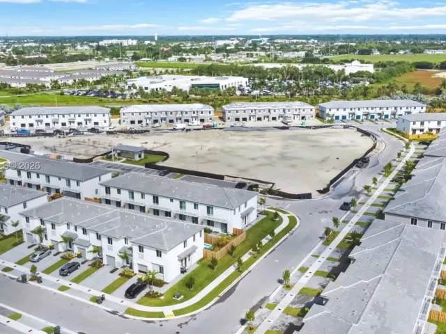 Продажа дома по адресу 760 SE 13th Ct - фото 9013418