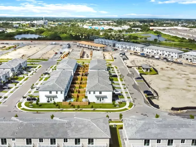 Продажа дома по адресу 760 SE 13th Ct - фото 9013420