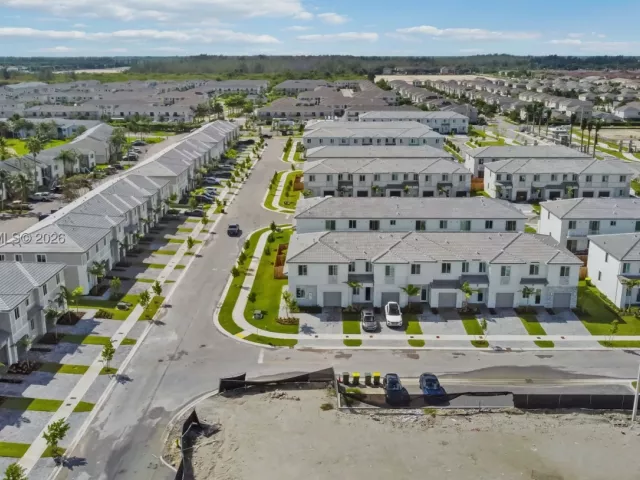 Продажа дома по адресу 760 SE 13th Ct - фото 9013425