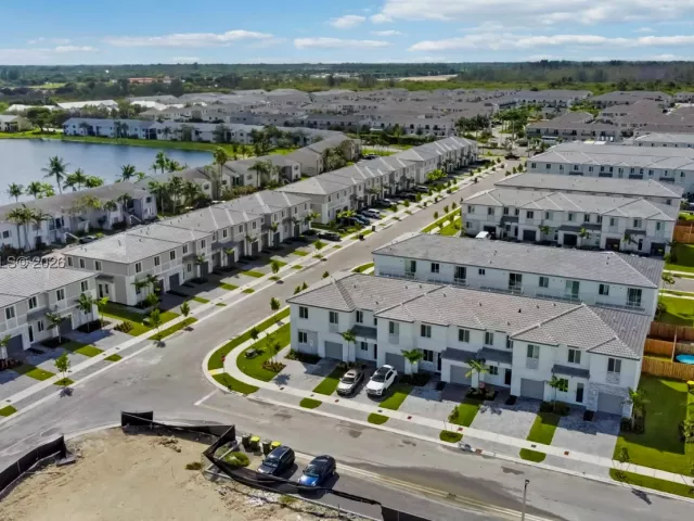 Продажа дома по адресу 760 SE 13th Ct - фото 9013427