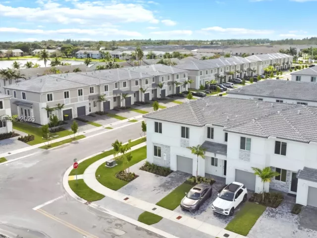 Продажа дома по адресу 760 SE 13th Ct - фото 9013429