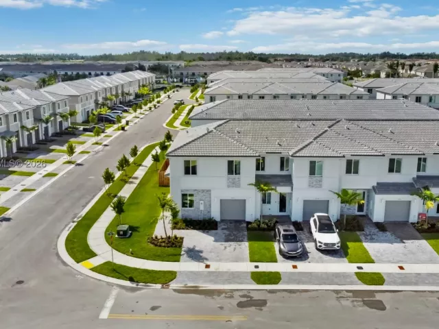 Продажа дома по адресу 760 SE 13th Ct - фото 9013431