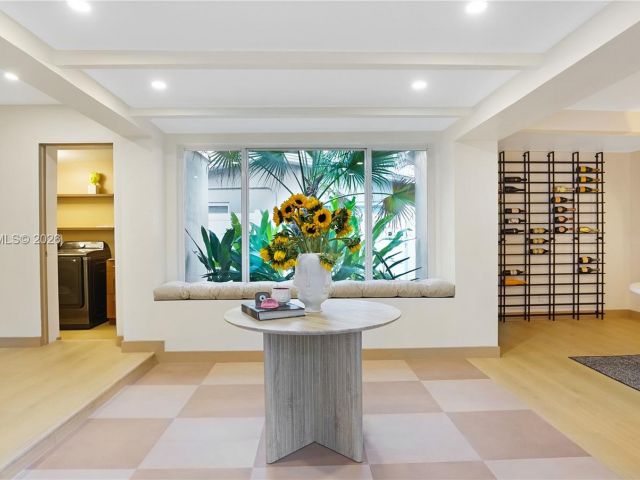 Продажа дома по адресу 2749 NE 10th Ave - фото 7515622