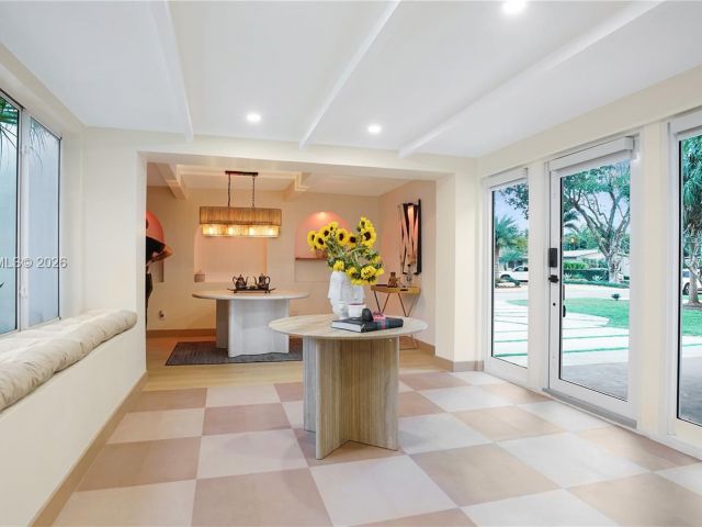 Продажа дома по адресу 2749 NE 10th Ave - фото 7515626