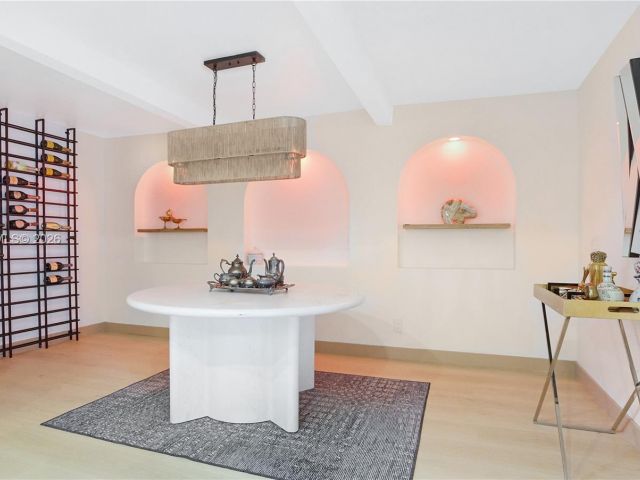 Продажа дома по адресу 2749 NE 10th Ave - фото 7515628