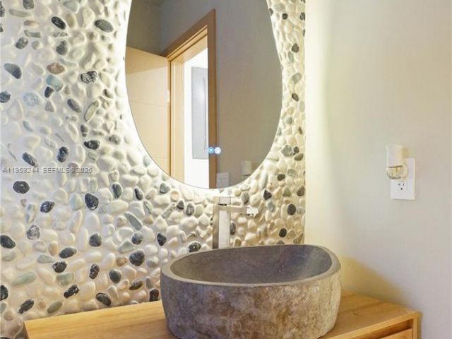 Продажа дома по адресу 2749 NE 10th Ave - фото 7515642